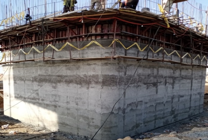 Rectangular concrete structure with slipform equipment at Abo Oueiqel
