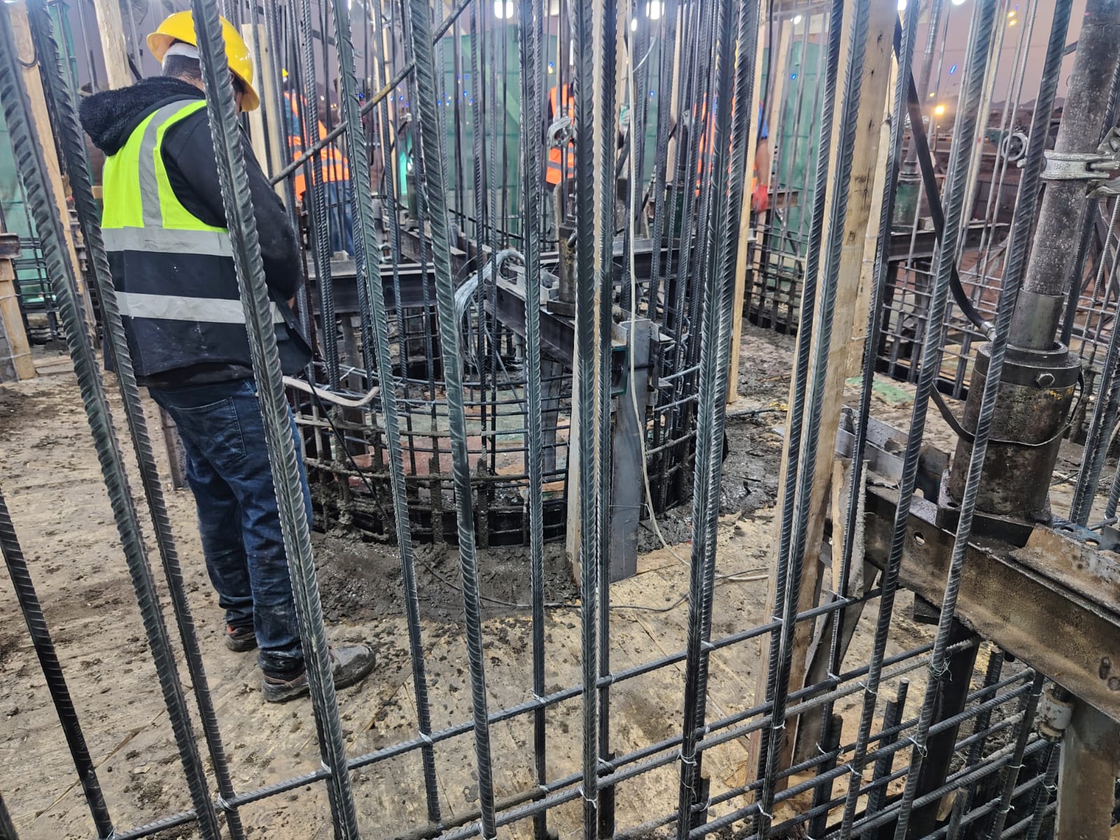 Reinforcement and slipform equipment